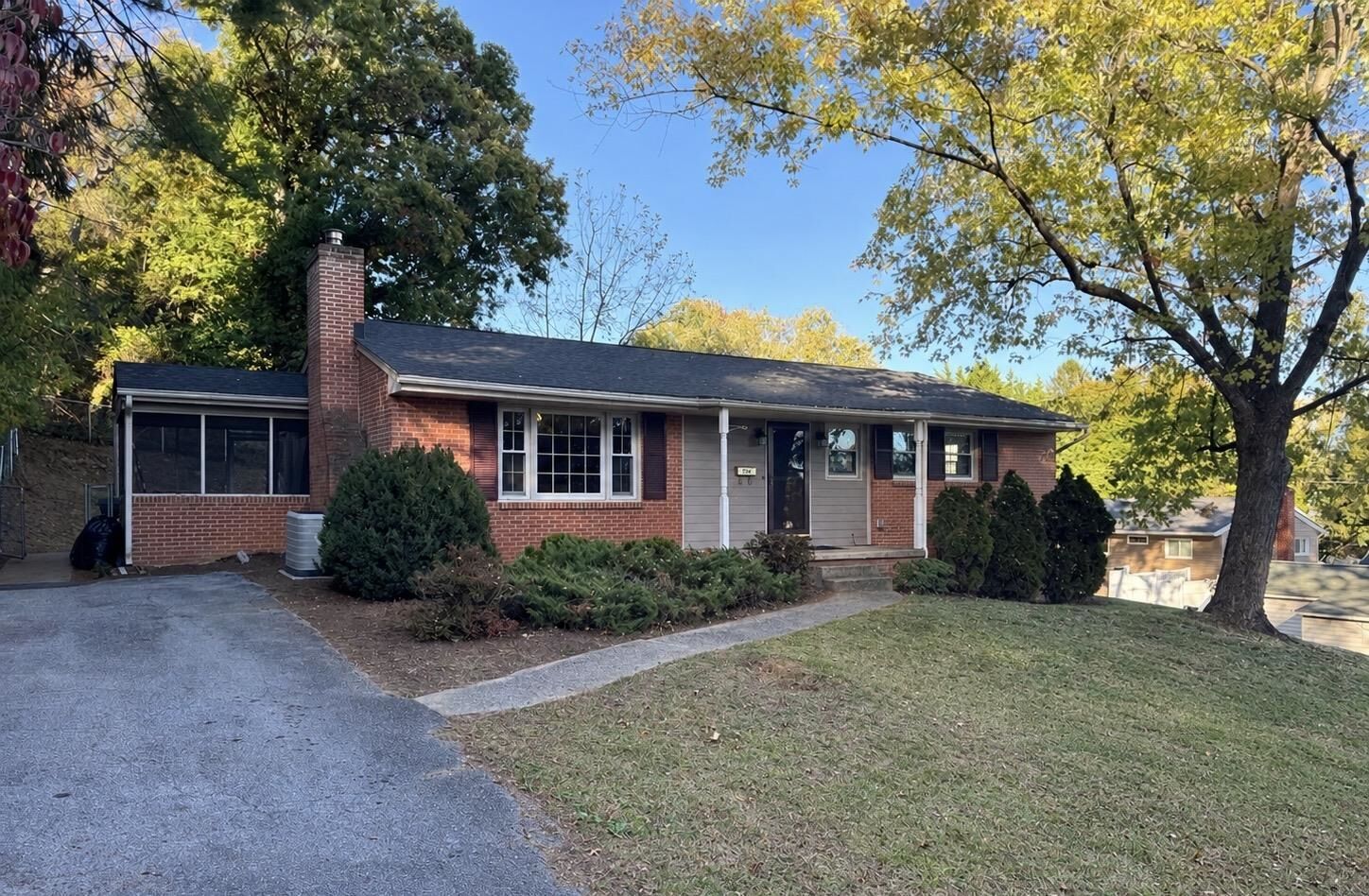 Property Photo: 804 Cherry Hill Dr VA 22401