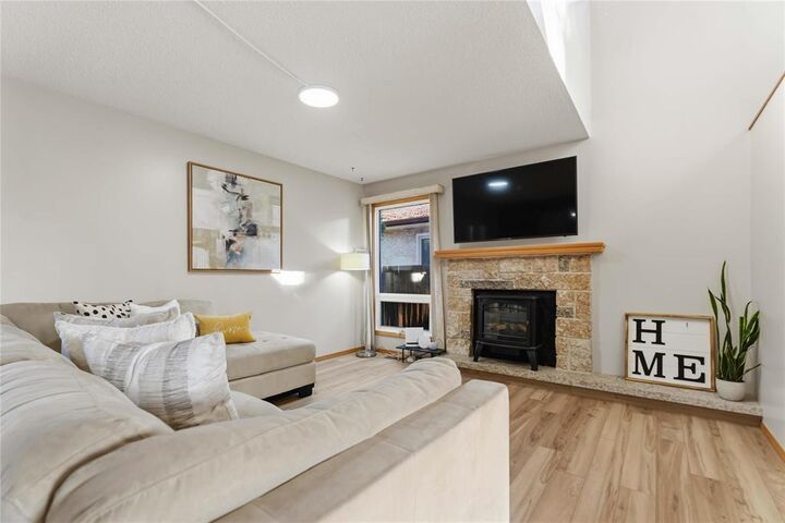 Property Photo:  1041 McLeod Avenue  MB R2G 2L1 