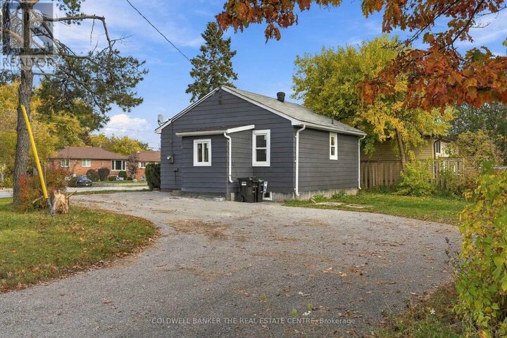 Property Photo: 202 Ferndale Drive North ON L4N 9W1