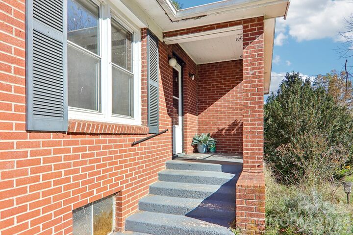 Property Photo:  88 Nesbitt Street  NC 28786 