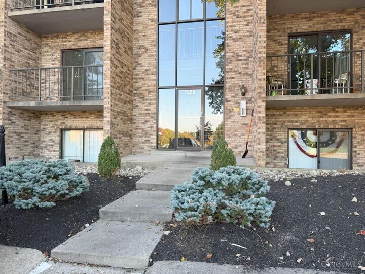 Property Photo:  7220 Creekview Drive  OH 45247 