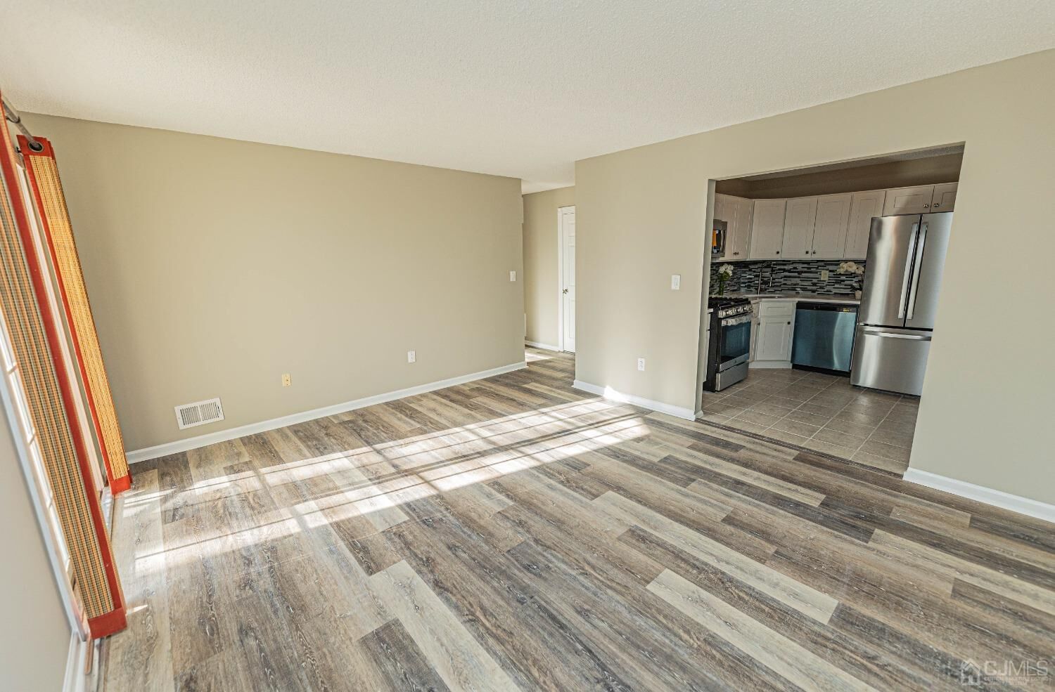 Property Photo:  142 Darwin Lane  NJ 08902 