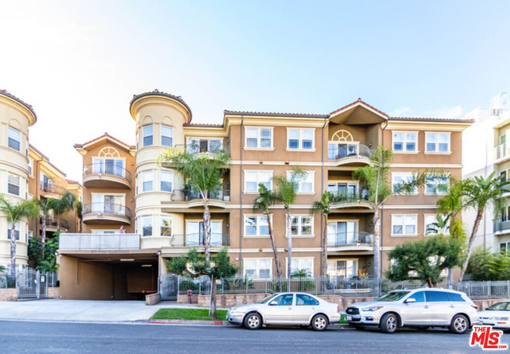 Property Photo: 917 S New Hampshire Ave, Unit 204 CA 90006