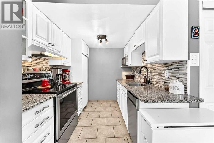 Property Photo:  1055 72 Avenue Northwest  AB T2K 5S4 