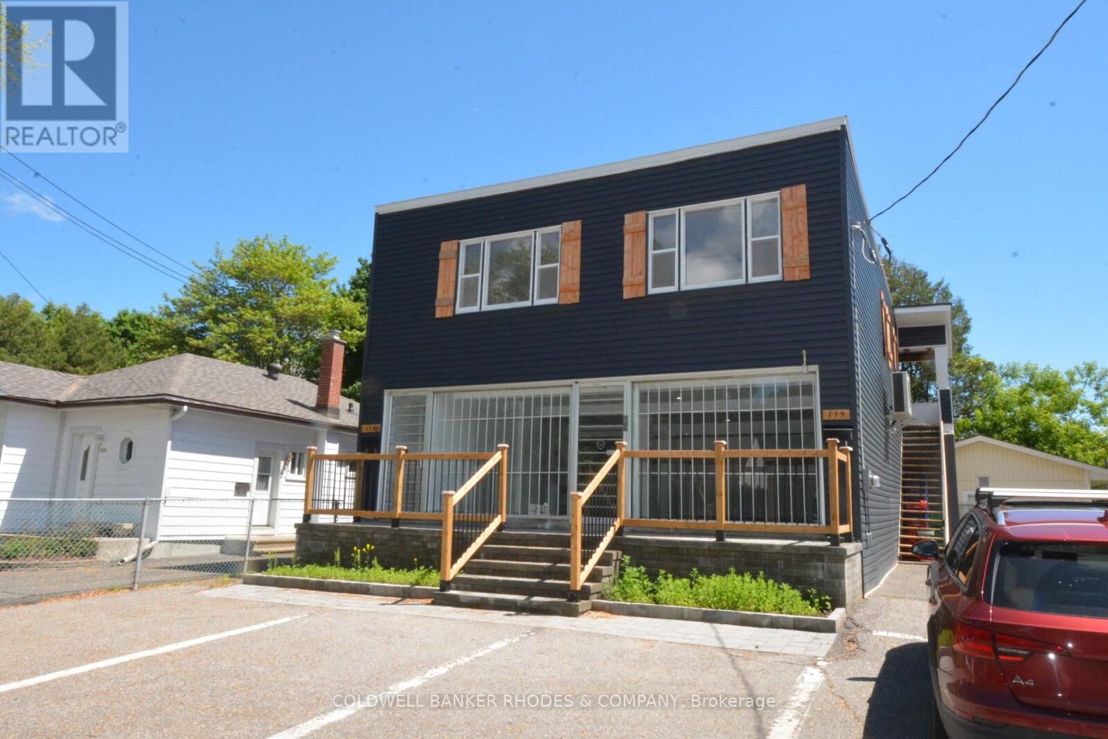 Photo de la propriété: 177 St Laurent Boulevard ON K1K 2Y6