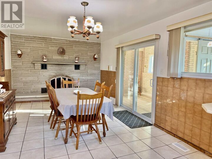 Property Photo:  221 Hillside Dr S  ON P5A 1N6 
