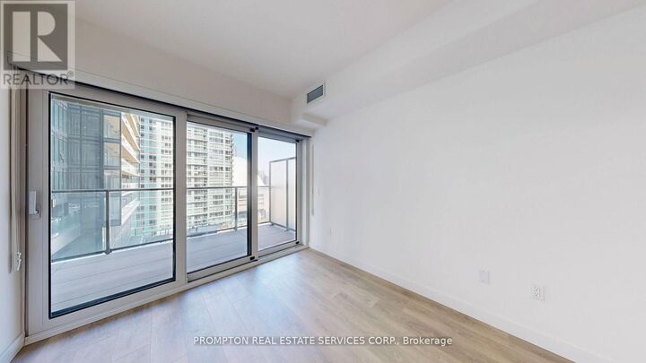 Property Photo:  3 Concord Cityplace Way 2906  ON M5V 0X3 