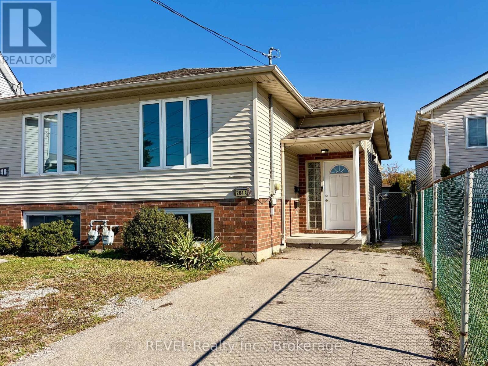 Property Photo: 204 Oakdale Avenue A ON L2P 2K7