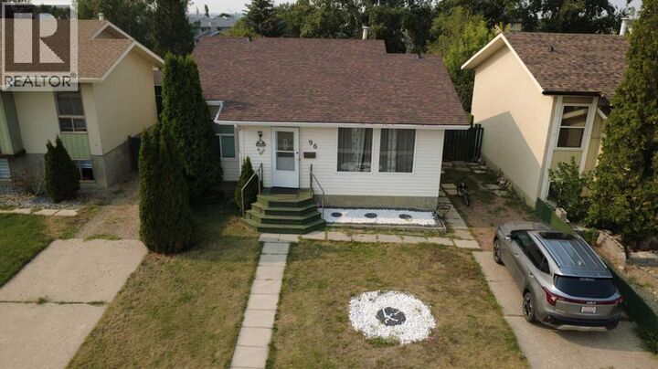Property Photo:  96 Simpson Crescent Southeast  AB T1B 2R9 