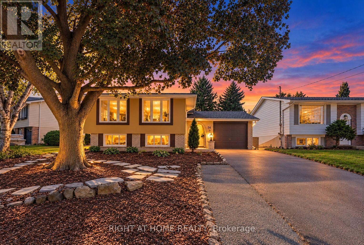 Property Photo:  36 Hanover Place  ON L8K 5X6 