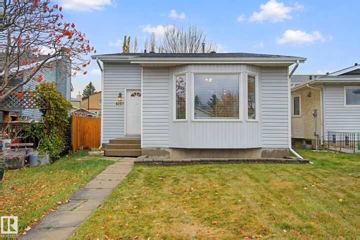 Property Photo:  4107 36 Street NW  AB T6L 5Y5 