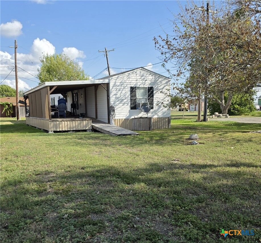 Property Photo:  104 W Baltimore Avenue  TX 77983 