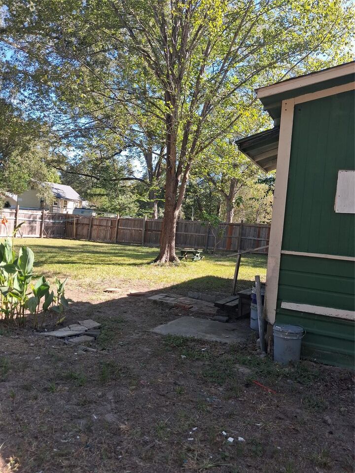 Property Photo: 610 W Feagin Street TX 77351