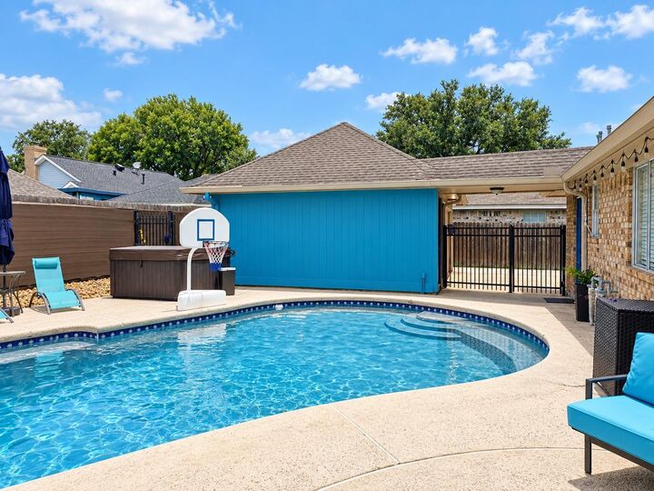 Property Photo:  606 Tudor Court  TX 77536 