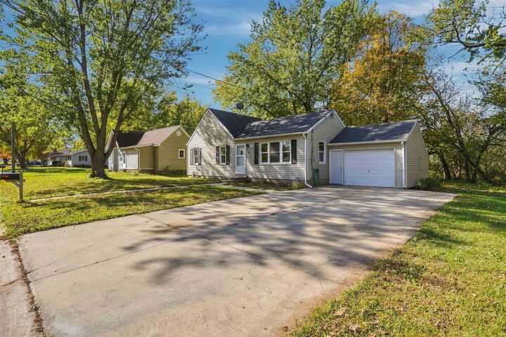 Property Photo: 705 SW 9th Avenue IA 50644