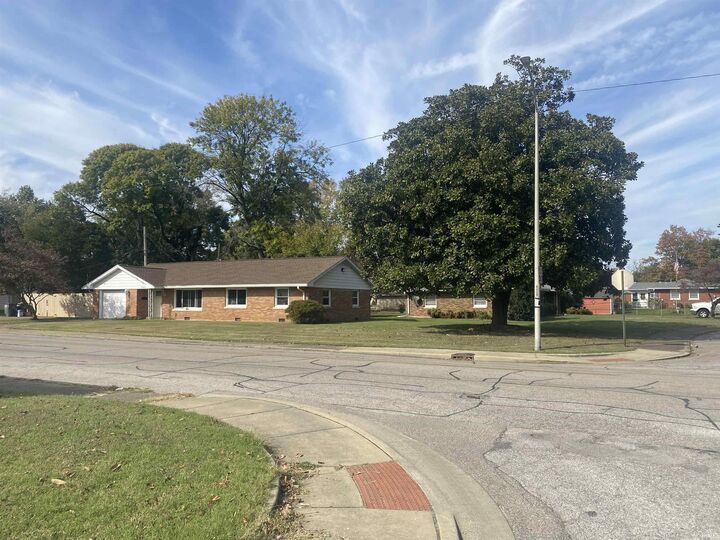 Property Photo:  2160 E Franklin Street  IN 47711 