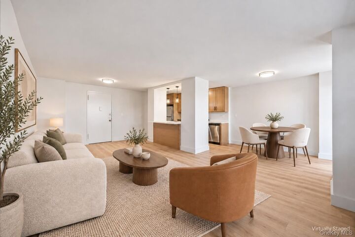 Property Photo:  2550 Olinville Avenue 8M  NY 10467 