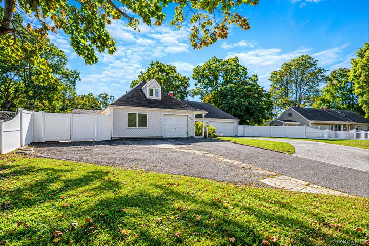 Property Photo:  20 Sagebrush Lane  NY 11749 