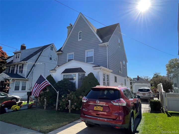 Property Photo:  882 Jayne Place  NY 11510 
