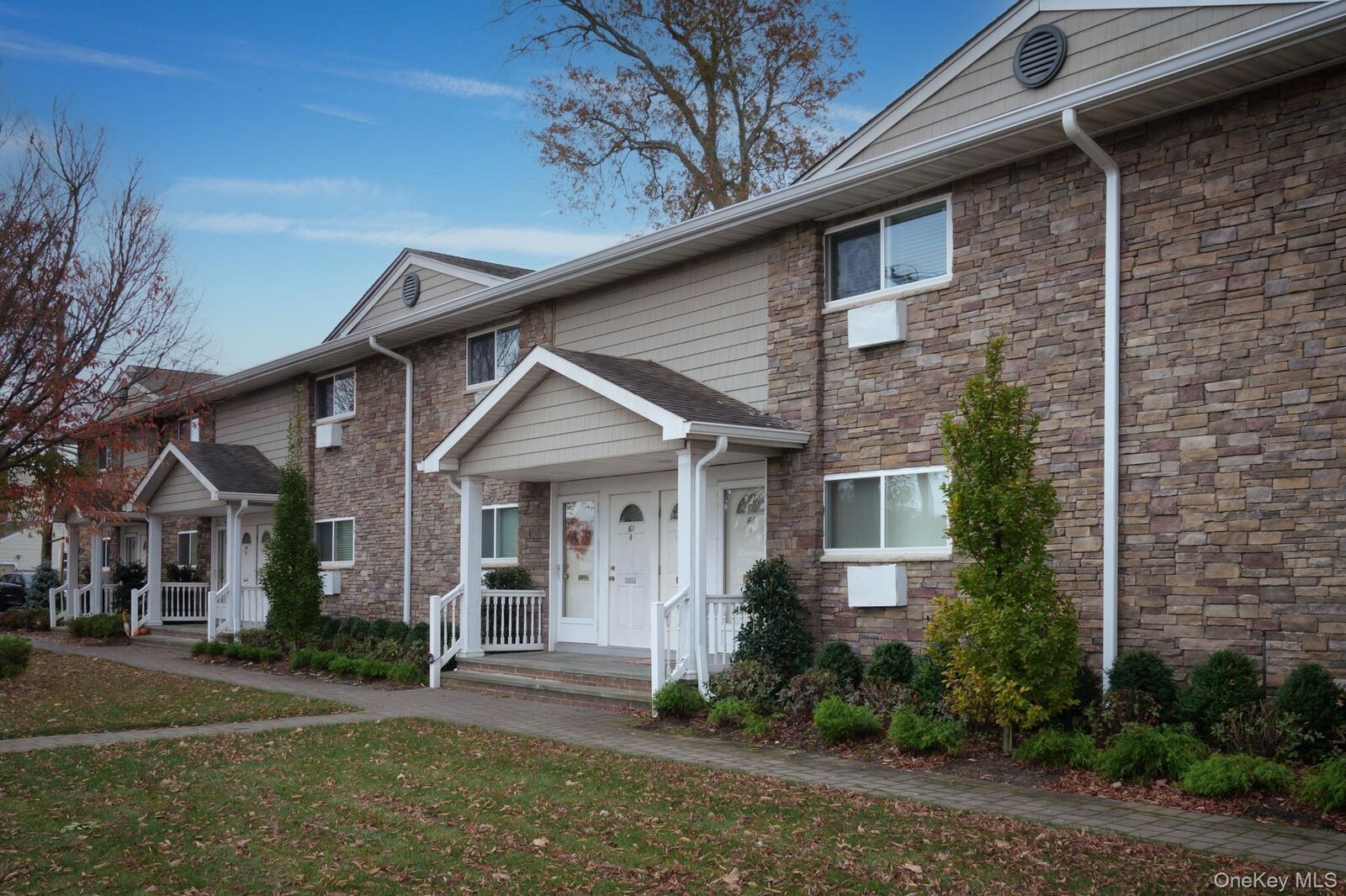 Property Photo:  100 Friendly Court Fc67  NY 11704 