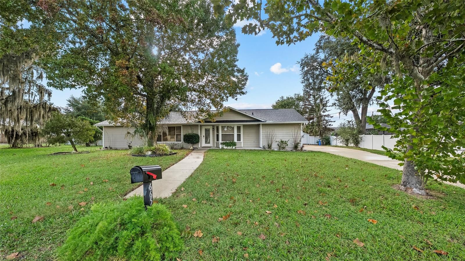 Property Photo:  665 Citrus Avenue  FL 32765 