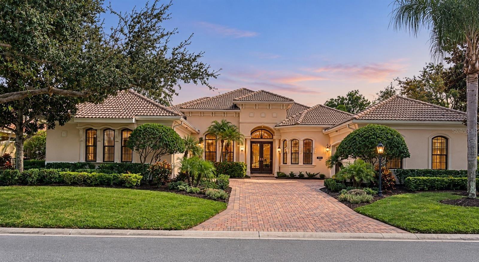 Property Photo: 7107 Keswick Lane FL 34202