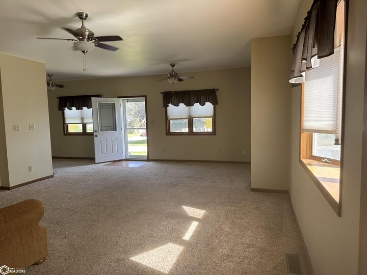 Property Photo:  1011 Seymour Street  IA 52339 