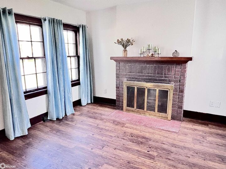 Property Photo:  410 Jerome Street  IA 50158 