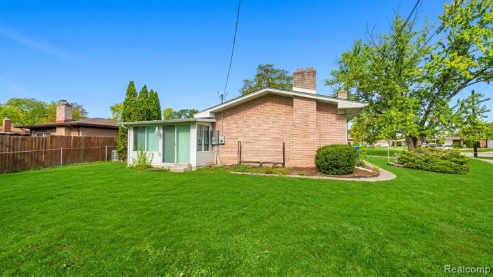 Property Photo:  2652 Agustina Drive  MI 48091 3915 