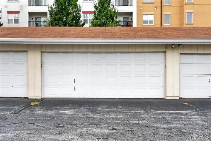 Property Photo:  942 Guelbreth Lane 300  MO 63141 