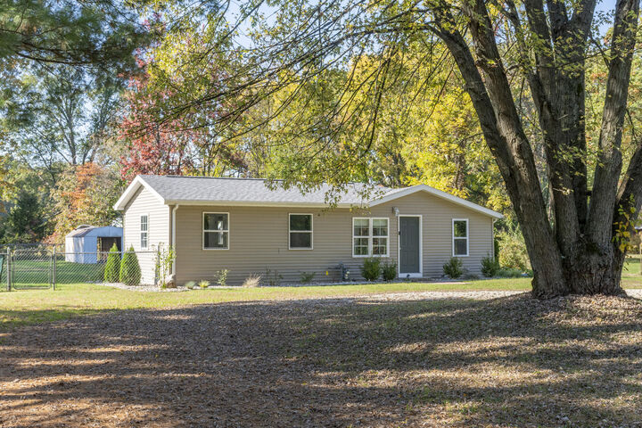 Property Photo: 71212 State Line Road MI 49112