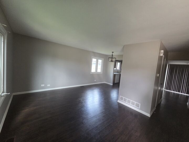 Property Photo:  932 Manchester Court  IL 60177 