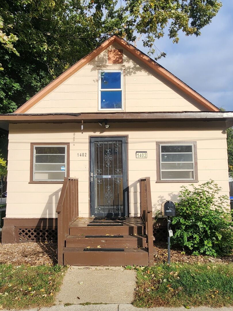 Property Photo: 1402 S Wright Street IL 61705