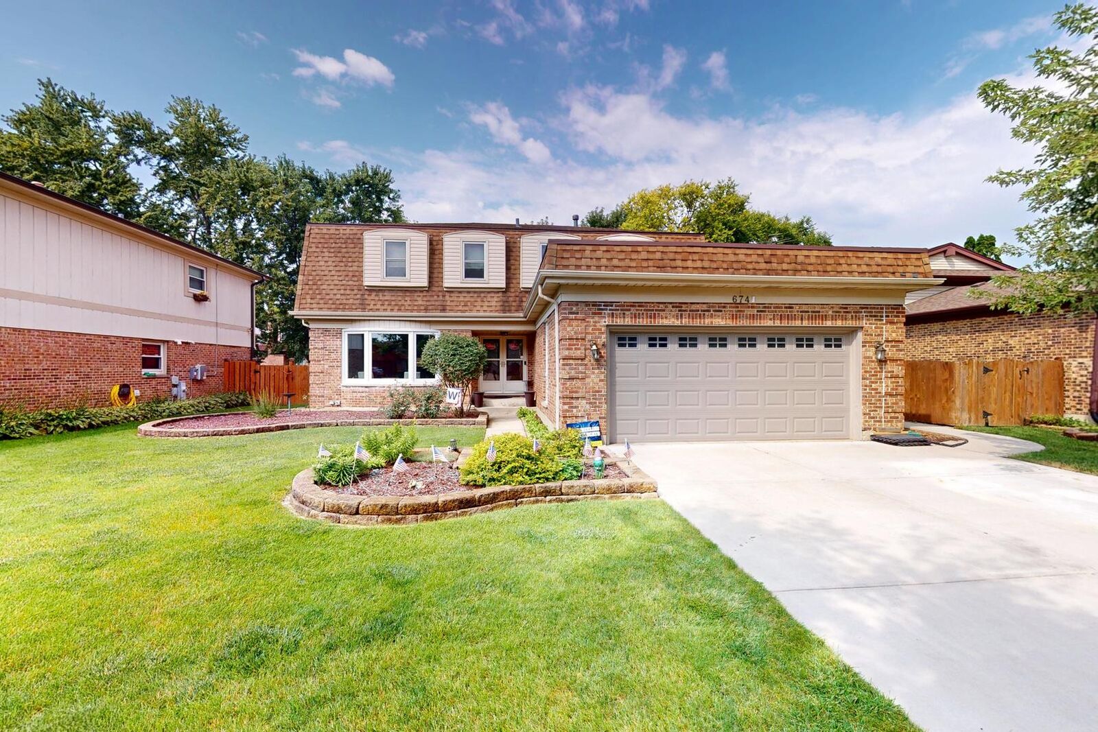 Property Photo: 674 Sycamore Lane IL 60090
