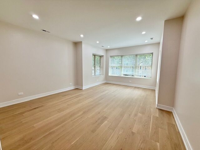 Property Photo: 5852 N Artesian Avenue 1 IL 60659