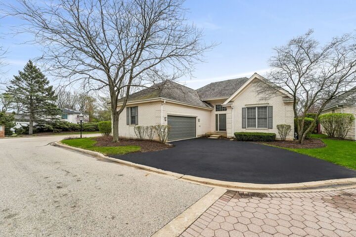 Property Photo:  5 Middlesex Court  IL 60069 