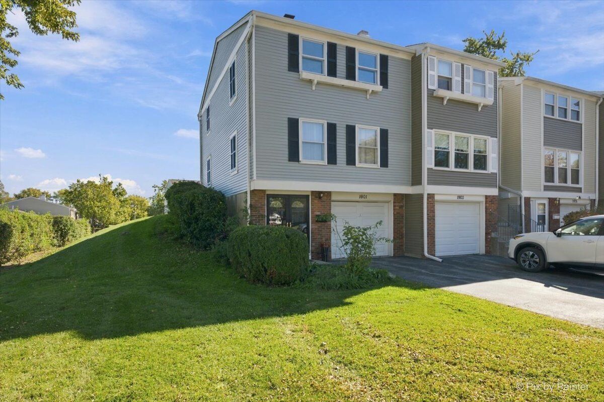 Property Photo:  1901 Richmond Court 1901  IL 60194 
