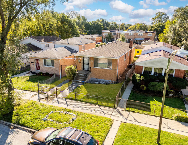 Property Photo:  1143 W 110th Place  IL 60643 