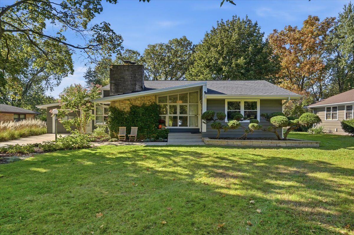 Property Photo:  2918 Witchwood Lane  IL 60087 