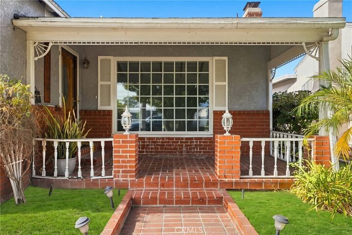 Property Photo:  1717 N Pepper  CA 91505 