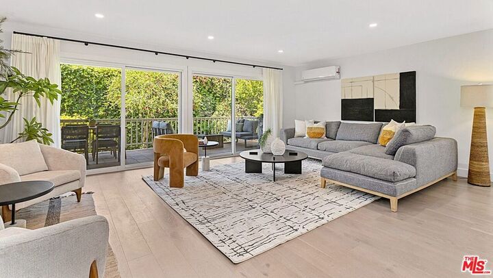 Property Photo:  1561 Manning Avenue 4  CA 90024 