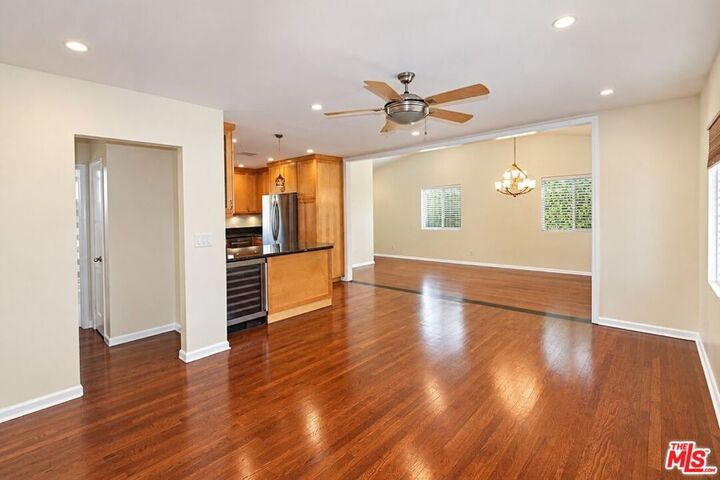 Property Photo: 5846 Encino Avenue CA 91316
