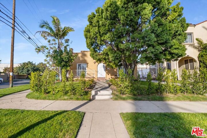 Property Photo: 1185 S Tremaine Avenue CA 90019