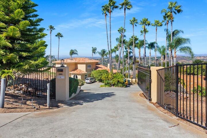 Property Photo:  30477 Via Maria Elena  CA 92003 