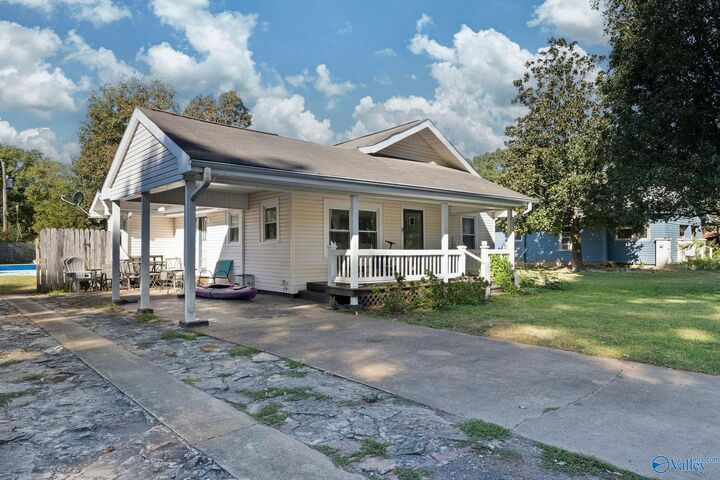 Property Photo:  308 Bingham Street  AL 35768 