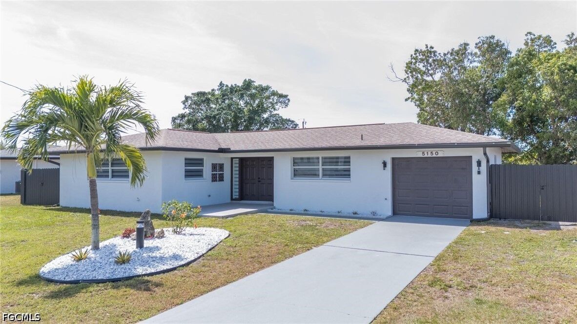 Property Photo: 5150 York Court FL 33904