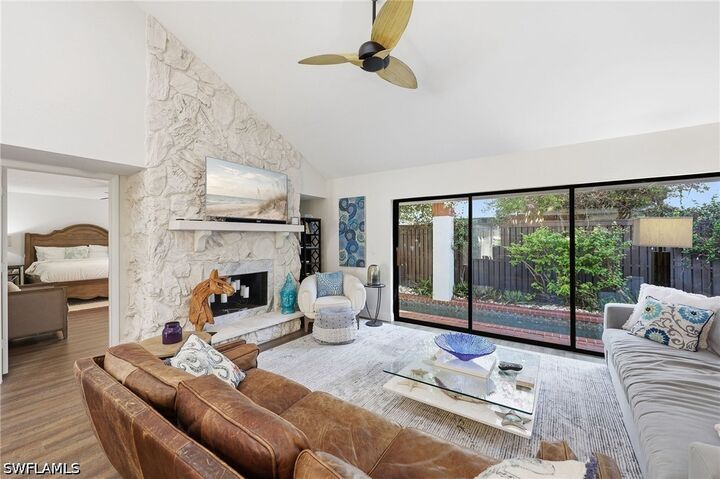 Property Photo:  556 Bay Villas Lane  FL 34108 