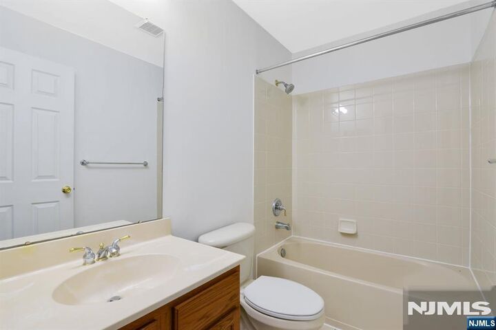 Property Photo:  12 Alexander Court 12  NJ 07305 