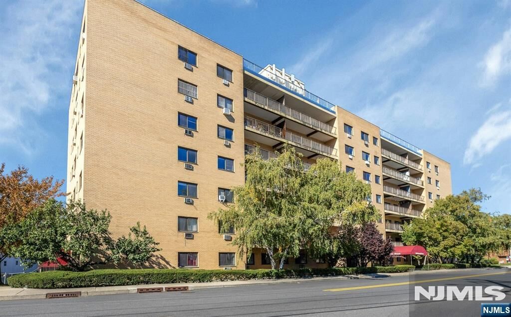 Property Photo:  44 S Main Street 5B  NJ 07644 
