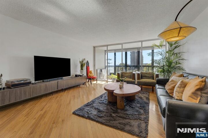Property Photo:  5 Horizon Road #505  NJ 07024 